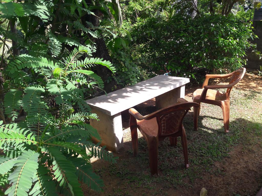 Pradeepa House Apartment Unawatuna Bagian luar foto