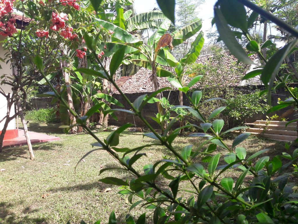 Pradeepa House Apartment Unawatuna Bagian luar foto