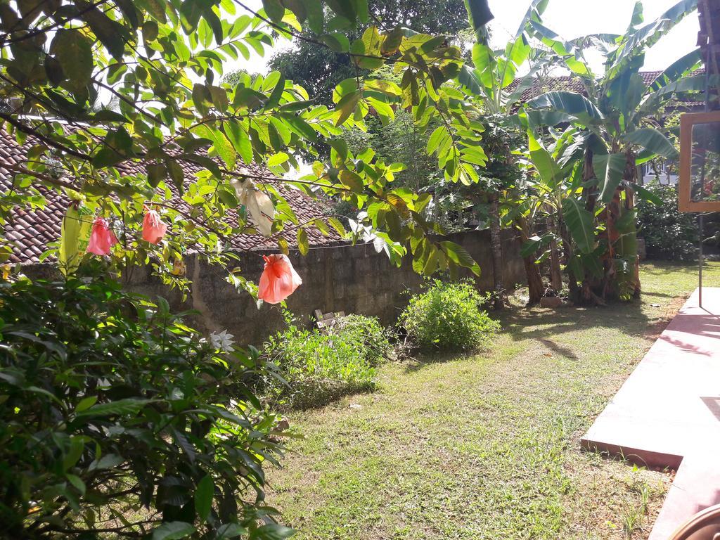 Pradeepa House Apartment Unawatuna Bagian luar foto